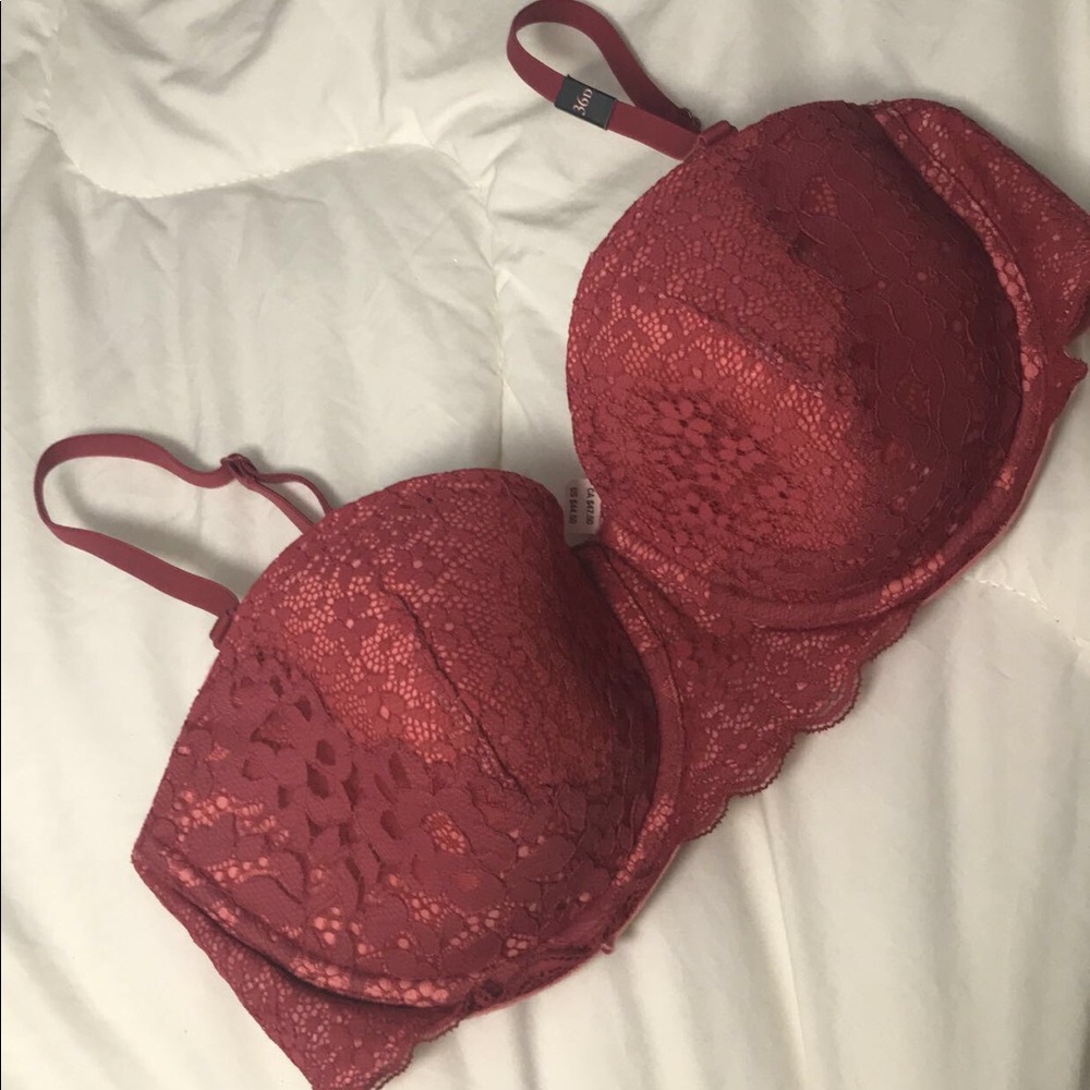 Victoria secret bra size 38D with tags with tags